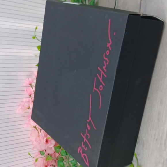 Betsey Johnson kassie Black Suede NIB - Picture 10 of 11